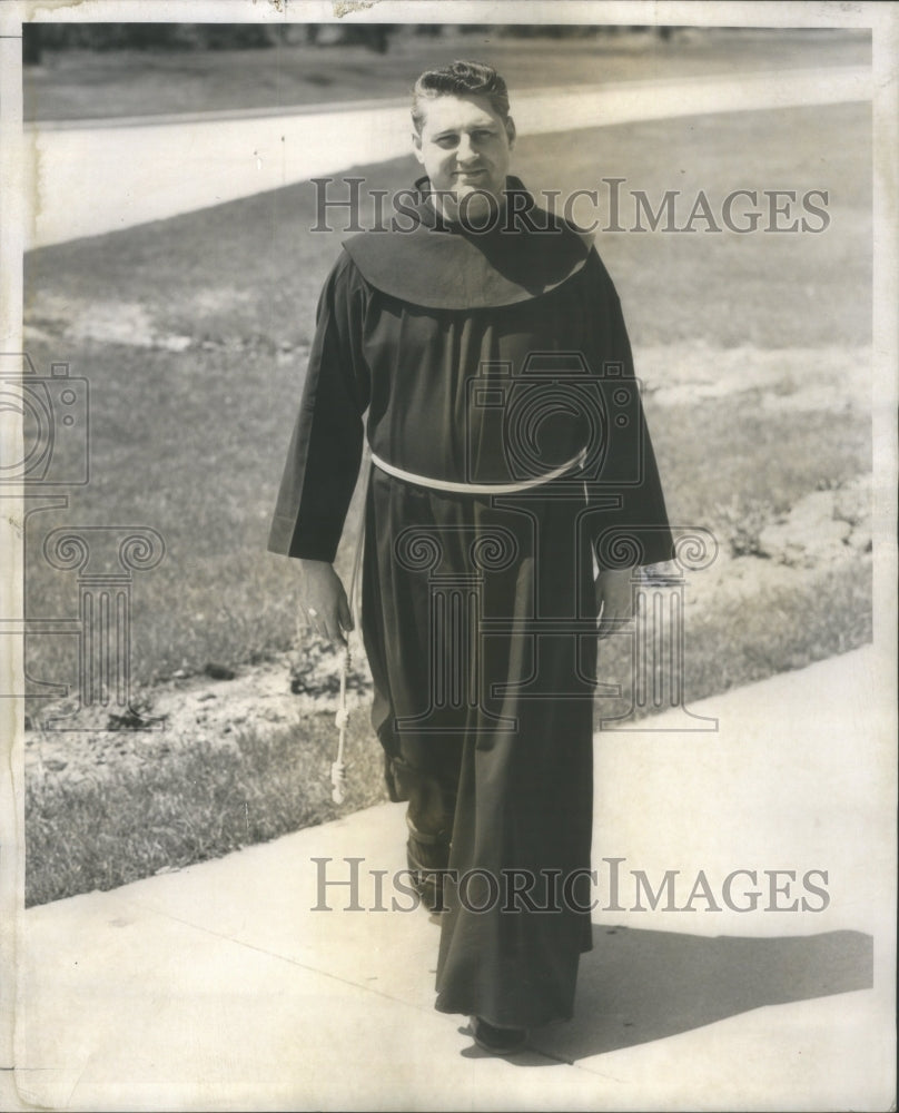 1957 Press Photo Jovian Lang Sugar Ray Robinson Priest- RSA57353 - Historic Images