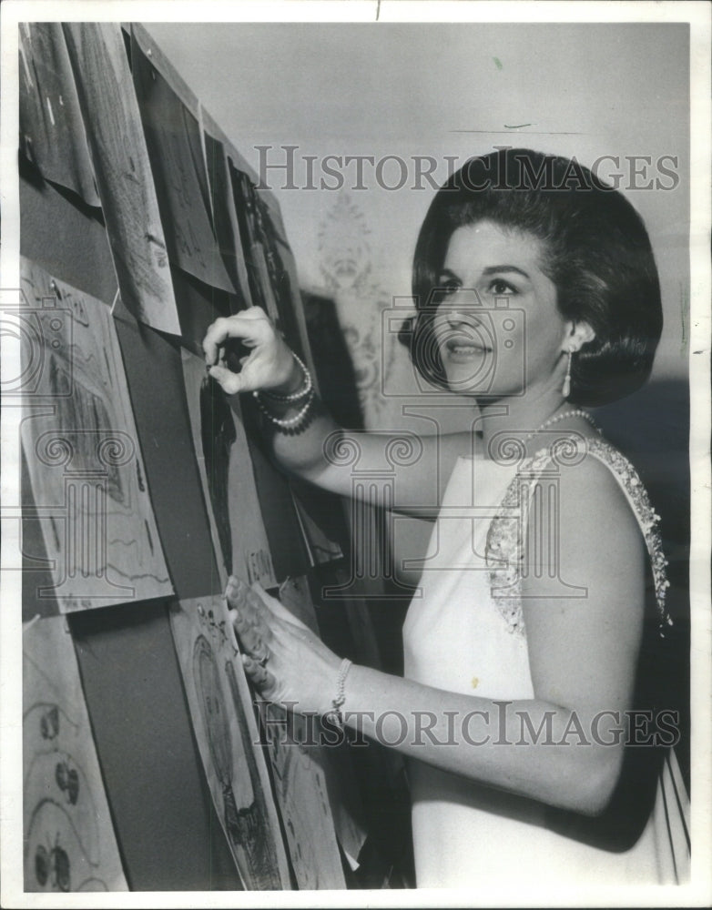 1967 Mrs. James J. Glasser, Fund Raiser - Historic Images