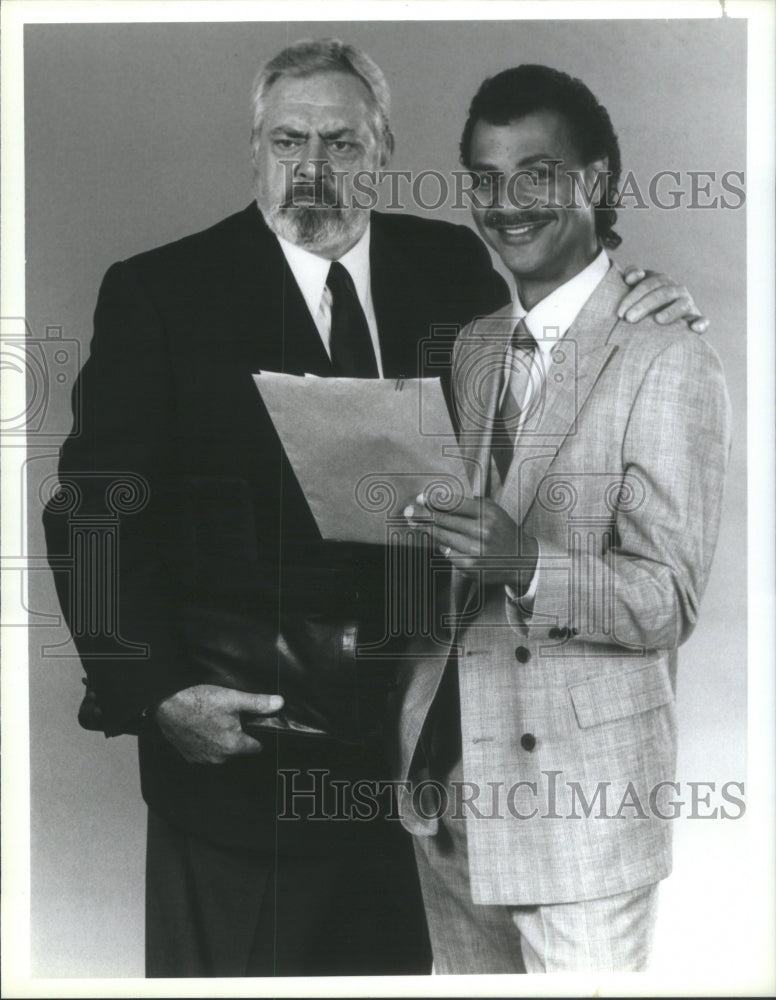 1986 Press Photo Actors Raymond Burr And Ron Glass- RSA57761- Historic Images