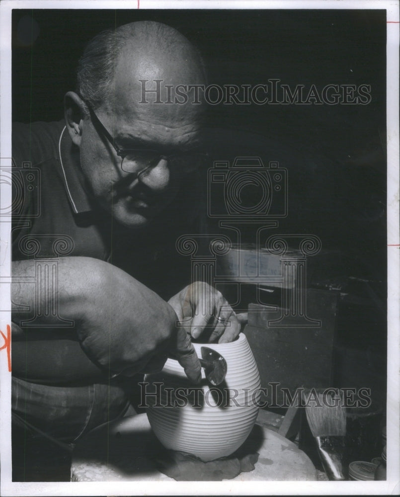 1968 Press Photo Maurice Glocknet Sculpting Vase- RSA58355 - Historic Images