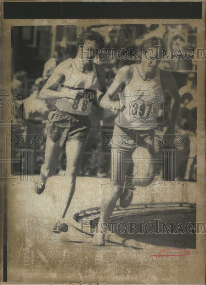 1970 Track- Greg Fredericks passes Tom Burleson - Historic Images