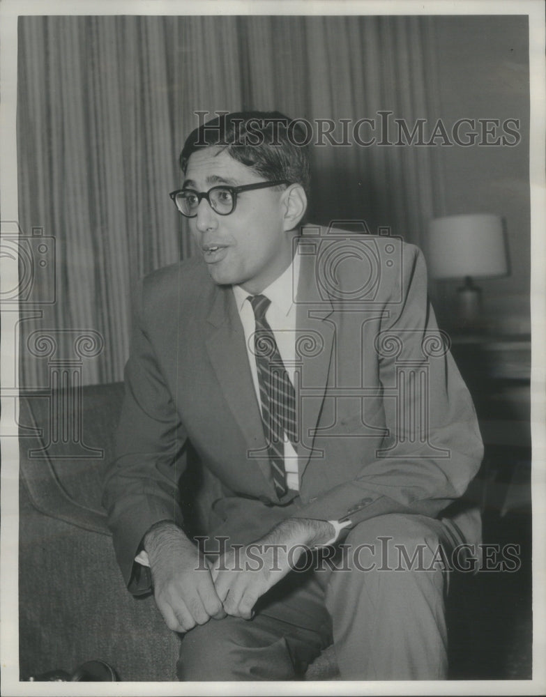 1964 Press Photo Rajmonhan Gandhi Grandson OHare Inn- RSA58665- Historic Images