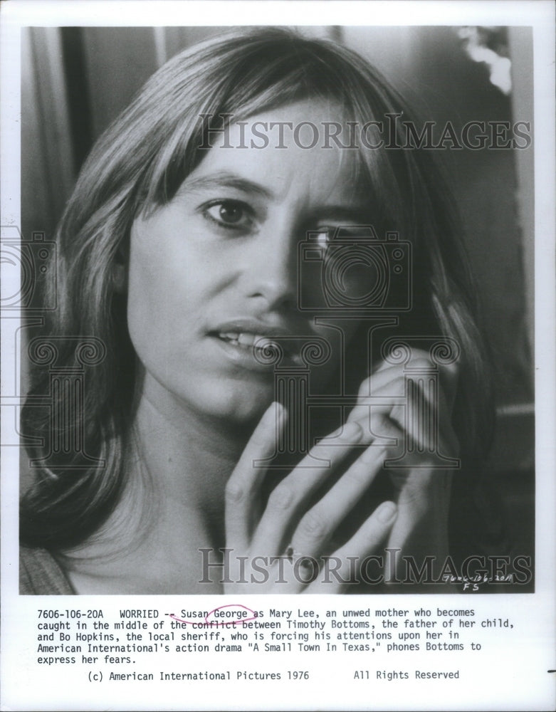 1976 Press Photo Susan George Actress Mary Lee A Small Town In Texas- RSA58909 - Historic Images