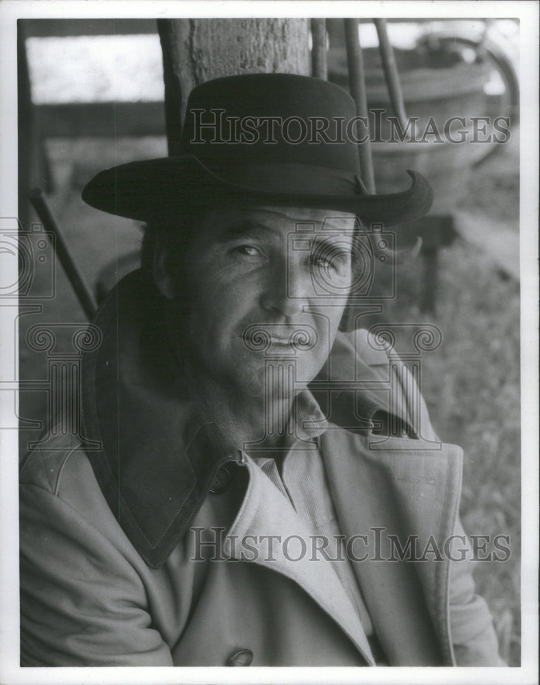 1974 Actor James Garner Cowboy Hat Duster - Historic Images