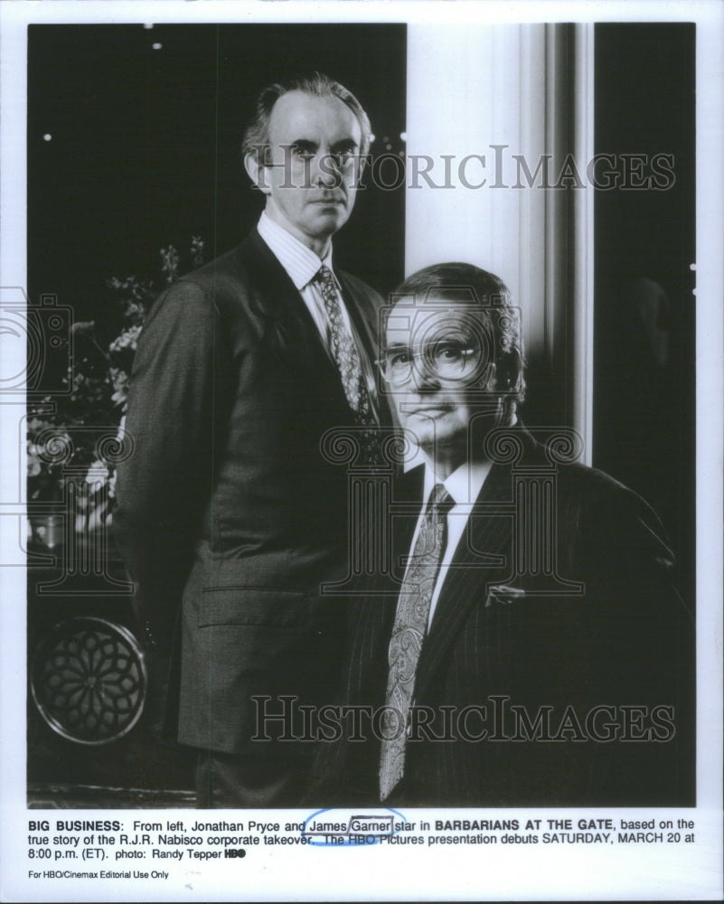 Press Photo Jonathan Pryce James Garner Barbarians Gate - Historic Images