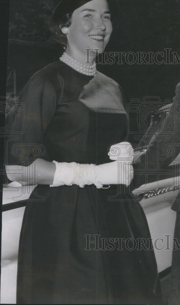 1960 Press Photo Mrs. Grant Gardner Modeling- RSA59247 - Historic Images