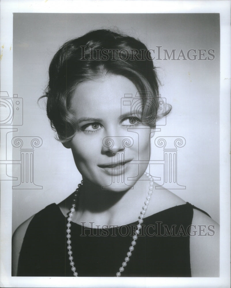 1968 Press Photo Shirley Knight Physician James Franciscus small town - Historic Images