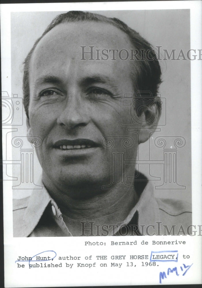 1968 Press Photo John Hunt Author Writer- RSA59981 - Historic Images