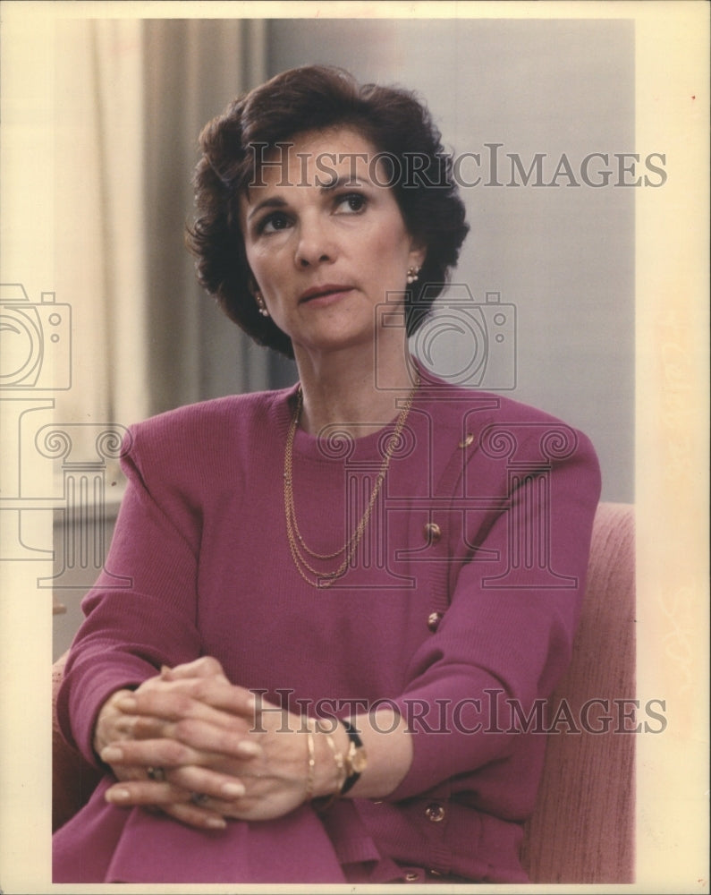 1990 Mrs Michael Dukakis maroon color suit Snap Pose - Historic Images