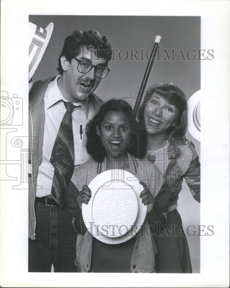 1981 Press Photo Captain Marbles And His Acting Squad Perform At Jackson Park - Historic Images