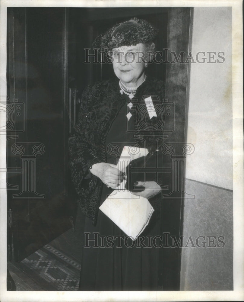 1952 Mrs A Watson Armour At St Lukes Fashion Show - Historic Images