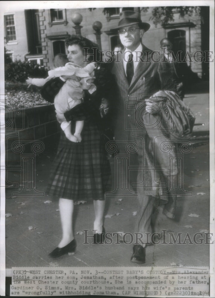 1946 Mrs. Alexander Biddle Holds Son Jonathan After Custody Hearing - Historic Images