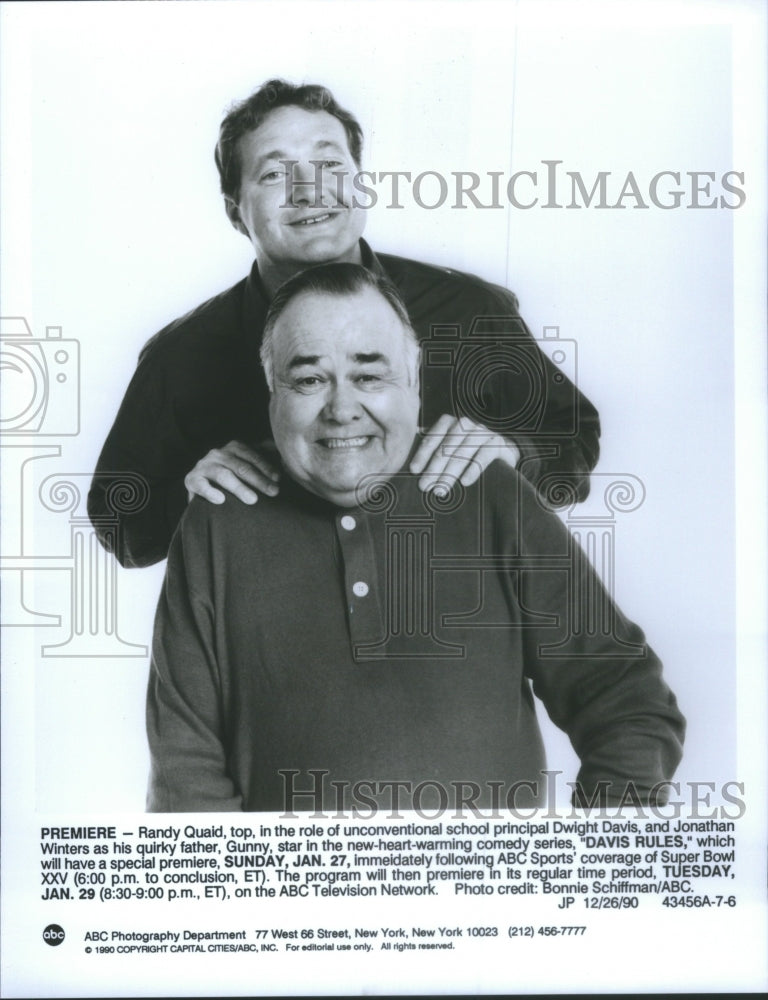 1990 Actors Randy Quaid and Jonathan Winters in &quot;Davis Rules&quot; - Historic Images