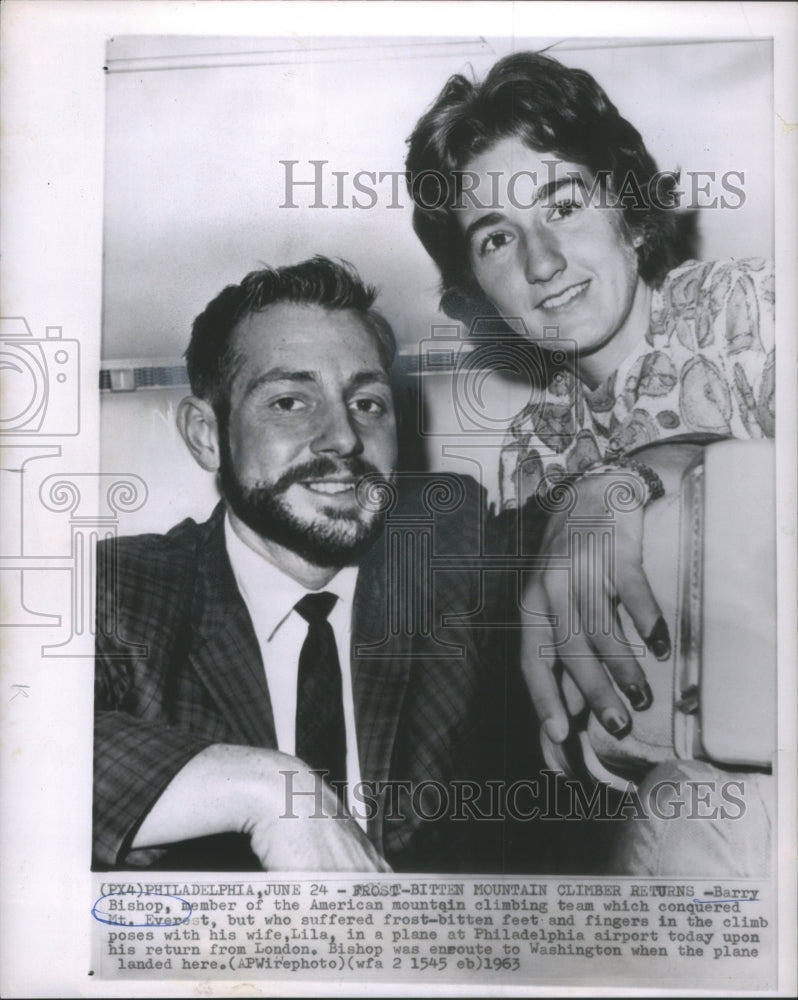 1963 Press Photo Mountain Climber Barry Bishop Wife Mt. Everest Frostbite - Historic Images