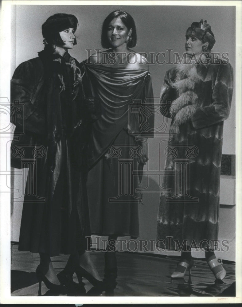 1984 Fashion Designer Becky Bisoulis Premieres Fur Line For Evans - Historic Images