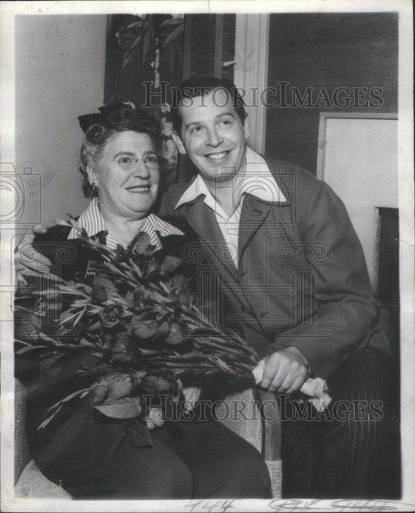 1942 Press Photo Milton Berle American Comedian Film Actor NBC TV Host Chicago - Historic Images