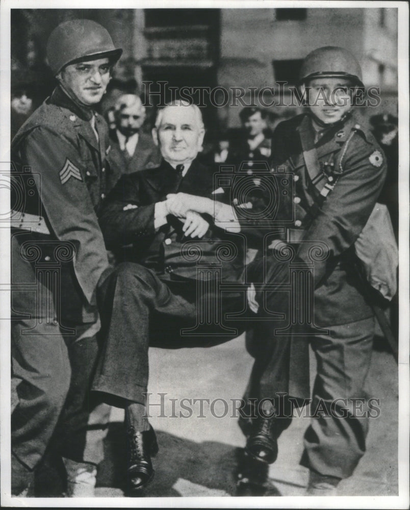 1975 Press Photo Direct MaleMontgomery Ward catalog Army Jacob Lepak Harry Hall - Historic Images