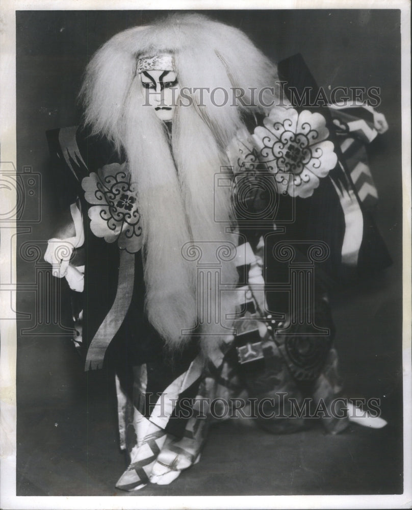 1960 Kanya Sanjo Azuma Kabuki troupe Kagami Hisht Lion Dance - Historic Images