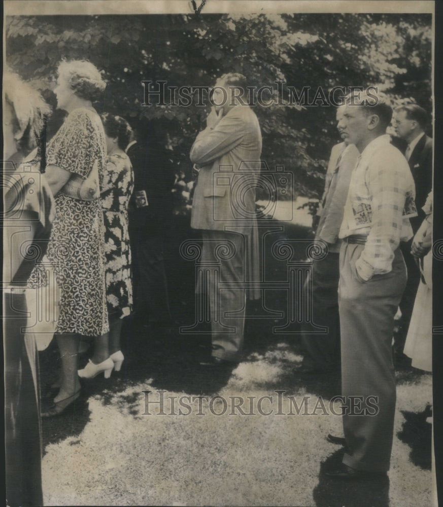 1943 John Jacob Astor Chestwode auctioneer French Sale bid - Historic Images