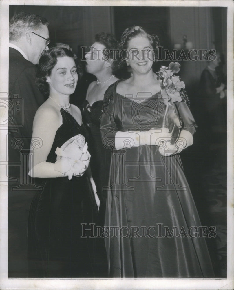 1951 Vesta Hutchins Masha Kimpton - Historic Images