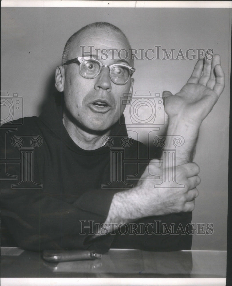 1963 Rev Paul Kimmich photographer scratches wrist watch arm thugs - Historic Images