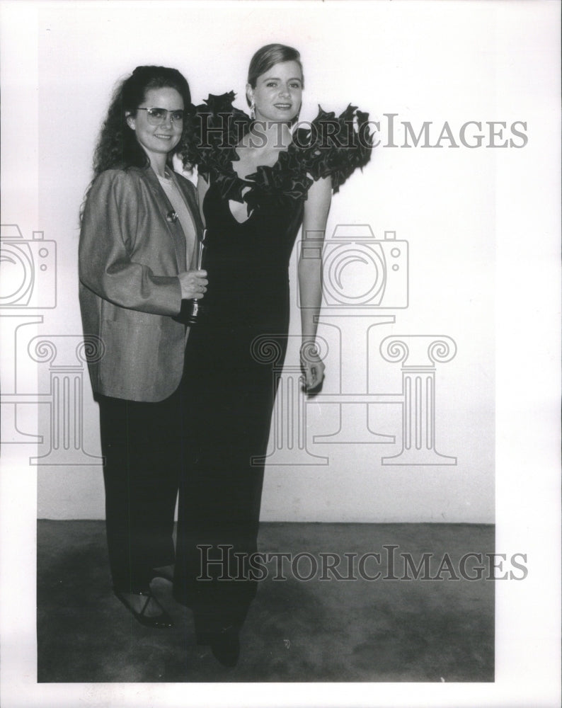 1990 Press Photo Fashion Group awarded record-high checks student designer Art - Historic Images