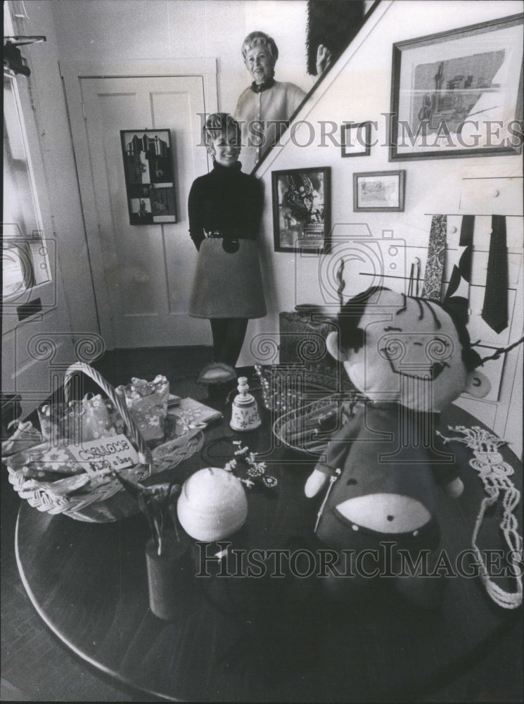 1970, Lila Goddard and Helen Bergsman in their sunny new Artisan Shop - Historic Images