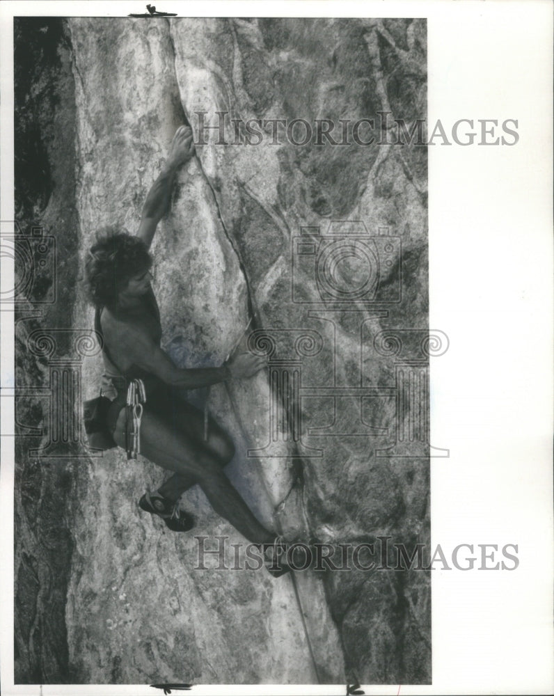 1986 Press Photo Dan Goodwin Climbing Buildings Meat Grinder- RSA62881 - Historic Images