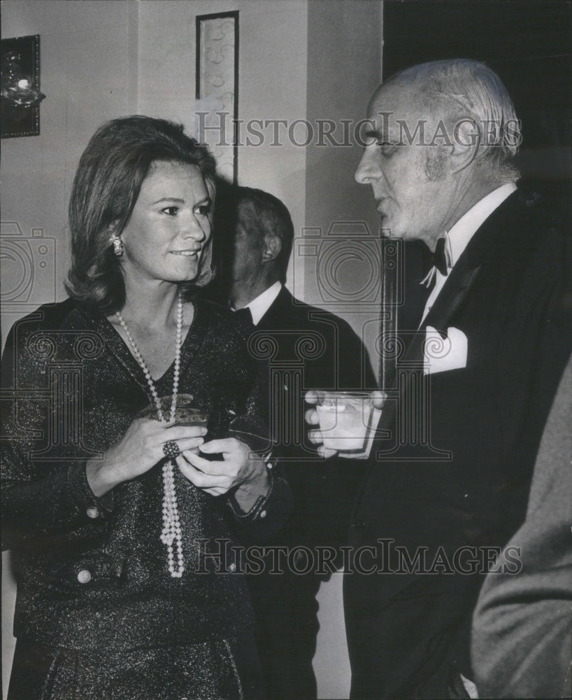 1969 Mrs. James Goff and John Zisler at the opening of Chicago opera - Historic Images