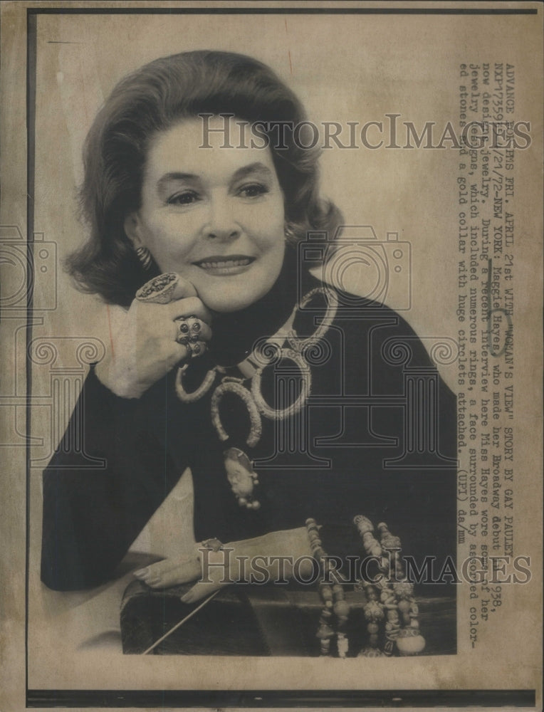 1972 Press Photo Maggie Hayes Broadway Design Jewelry Color stone Gold Collar - Historic Images