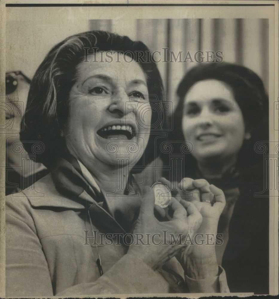 1975 Lady Bird Johnson Gold medal Lyndon Lynda Robb Washington Money - Historic Images