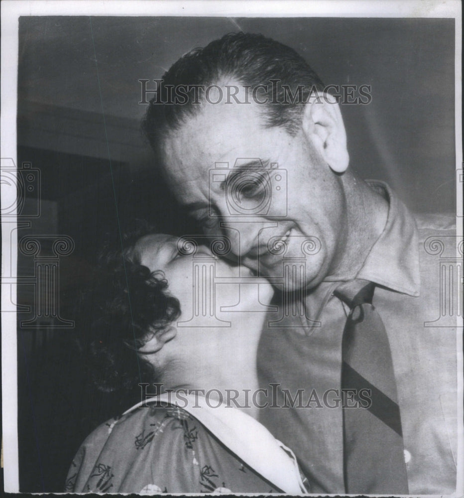 1955 Press Photo Senate majority leader Johnson Lynda bird medicine Heart - Historic Images