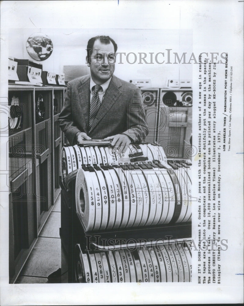 1974 Freeman Gosden Jr poses author electronic reading Computer-Historic Images