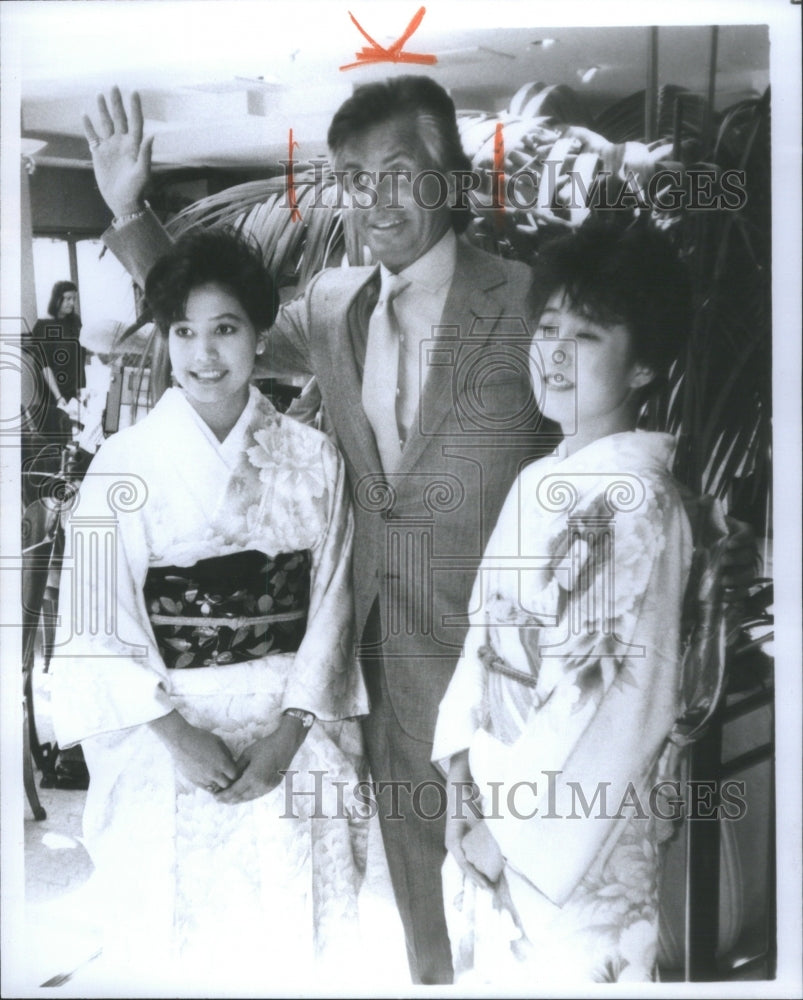 1988 George Hamilton Host Beauty Pageant Japan - Historic Images