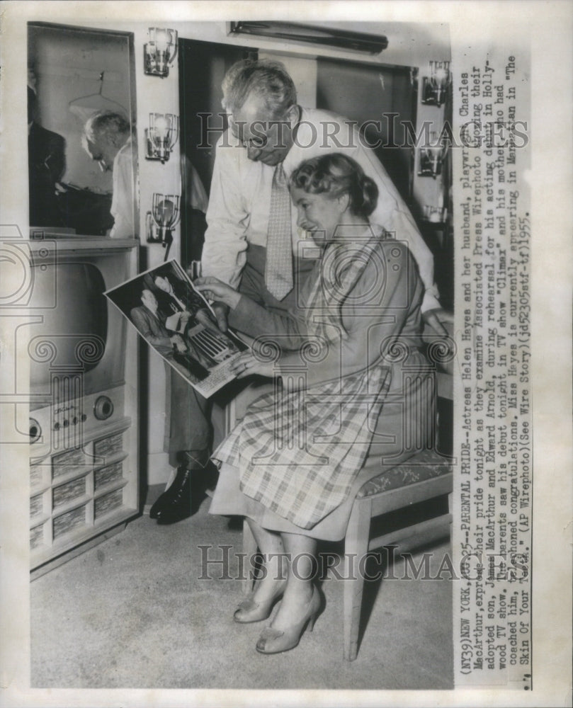 1955 Actress Helen Hayes playwright Charles MacArthur Wire photo - Historic Images