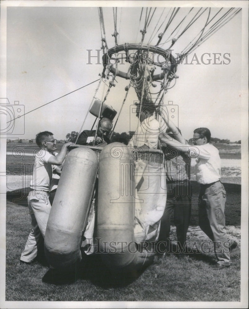 1959 Henry Hanson and Francis Shields in balloon gondola. - Historic Images