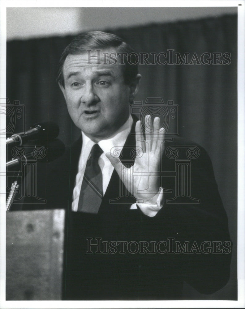 1990 Hyatt Hotel Corporation Darryl Hartley Leonard Press Conference - Historic Images