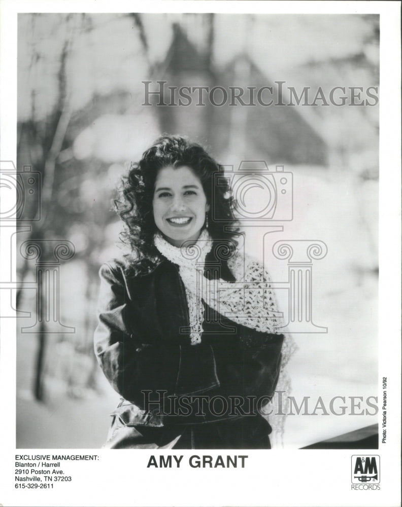 1992, Amy Grant Fans hope Baby Jesus Christmas Guitar Handel Messiah - Historic Images