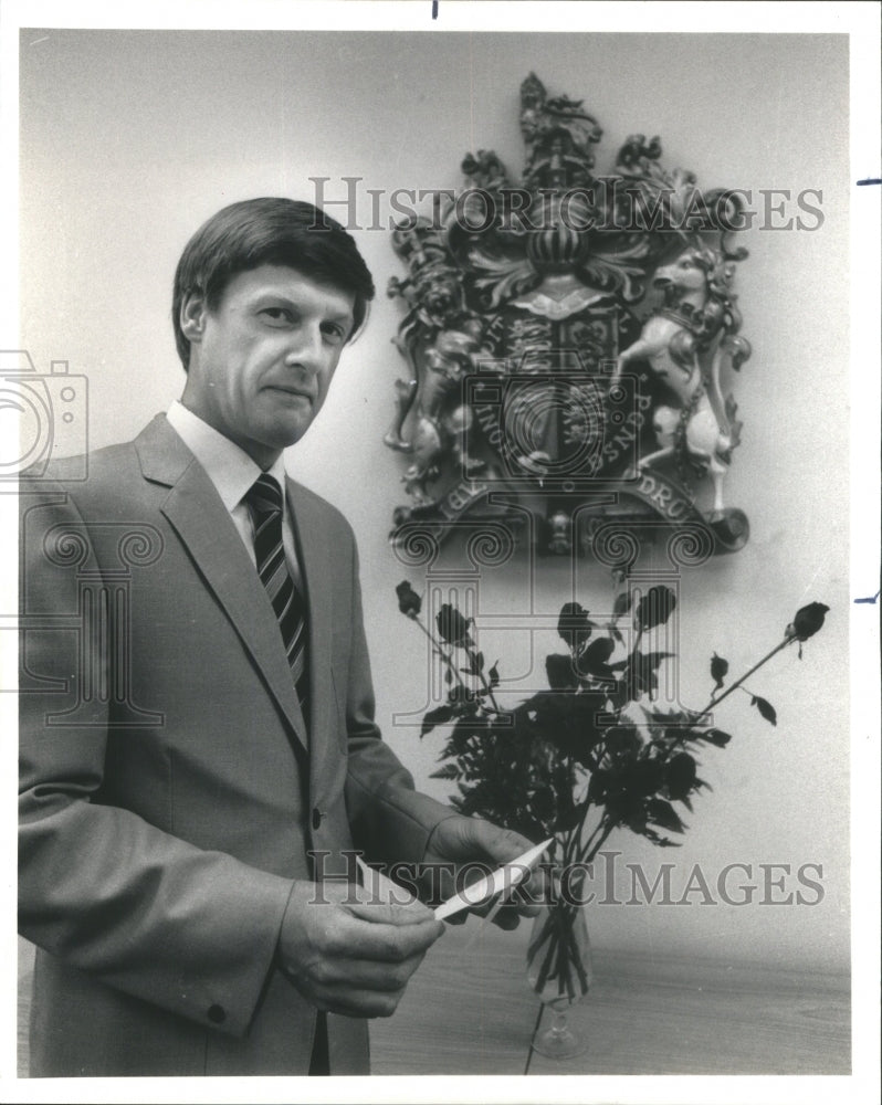 1986 Kevin John Finnerty British Vice Consul Mystery Six Red Roses - Historic Images