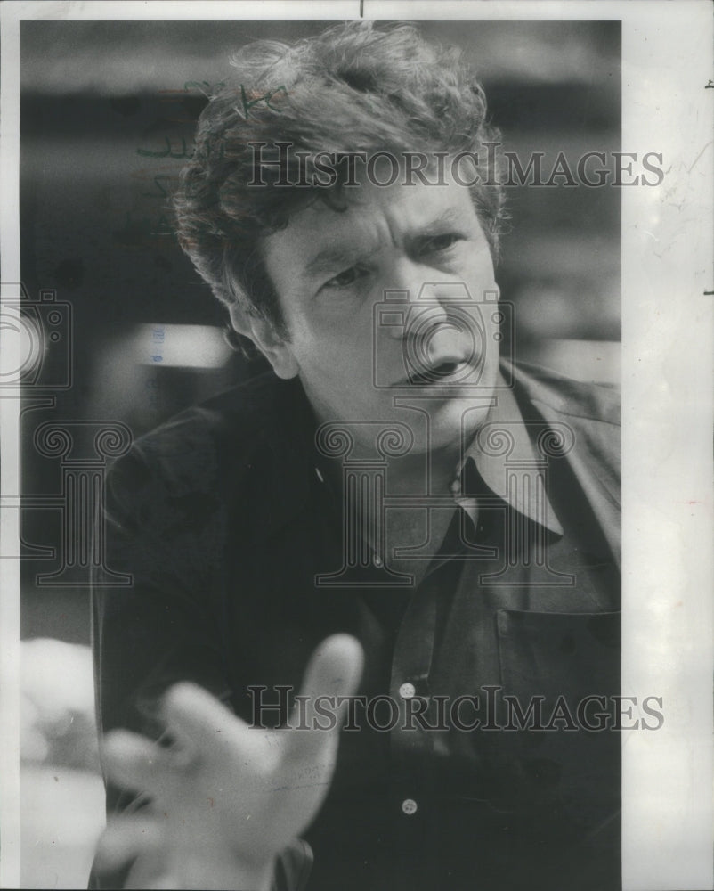 1977 Press Photo Albert Finney- RSA65587 - Historic Images