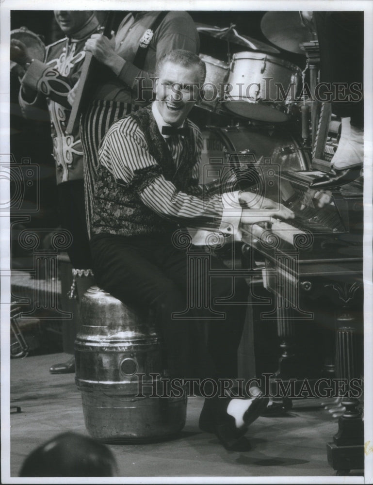 1966, Fred Finn offers More Toe-Tappin Frankie Randall- RSA65629 - Historic Images
