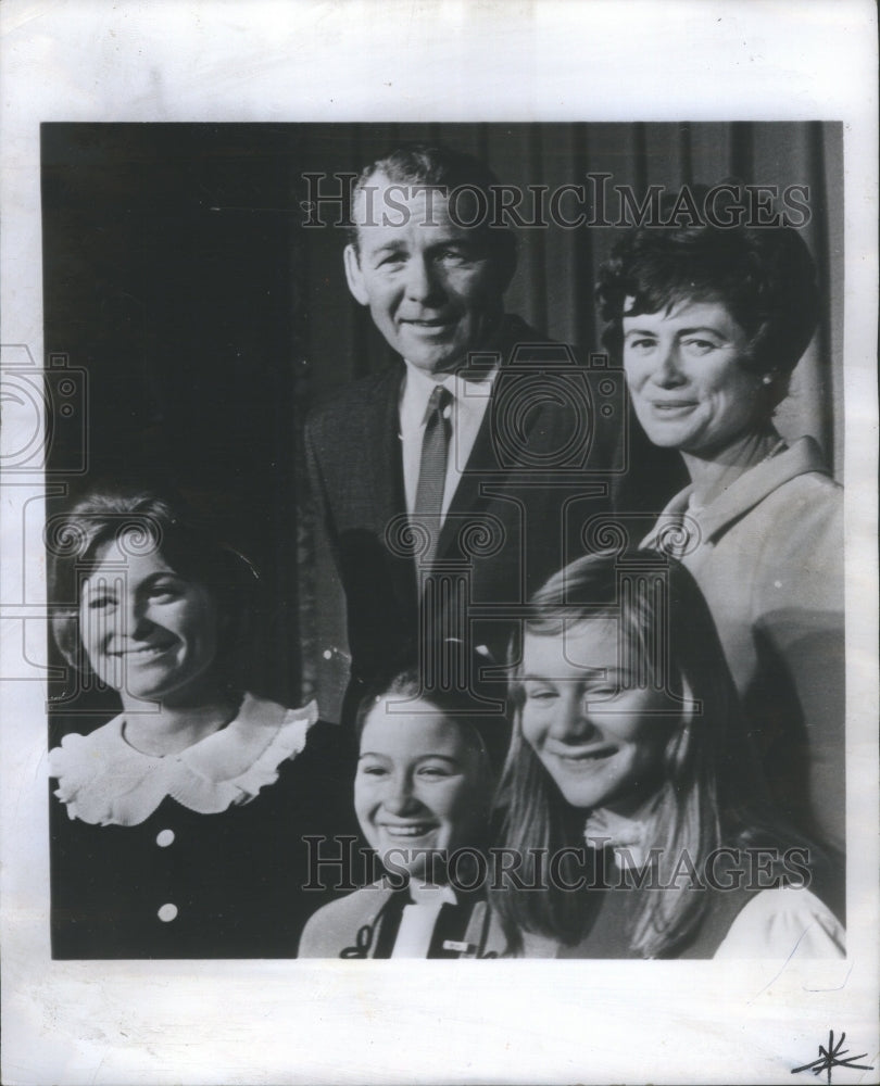 1969 United States Secretary of Health Robert Finch & Family Members - Historic Images