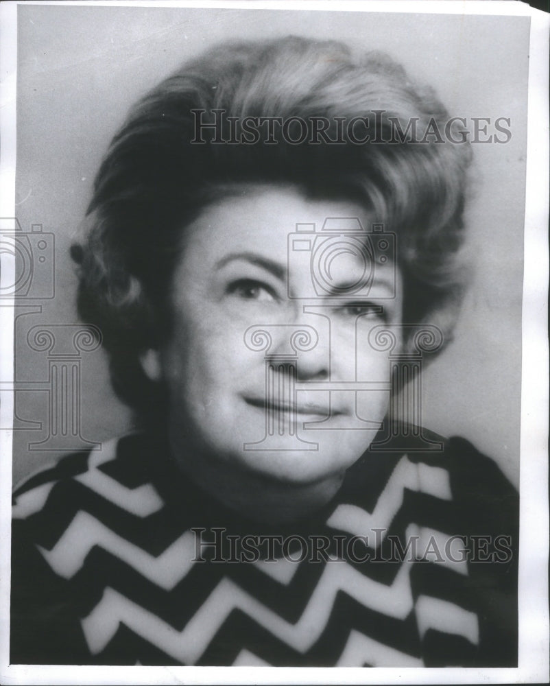 1975 Miss Isabel Dubois Ex-Food Editor-Burial-Holy Cross Church - Historic Images