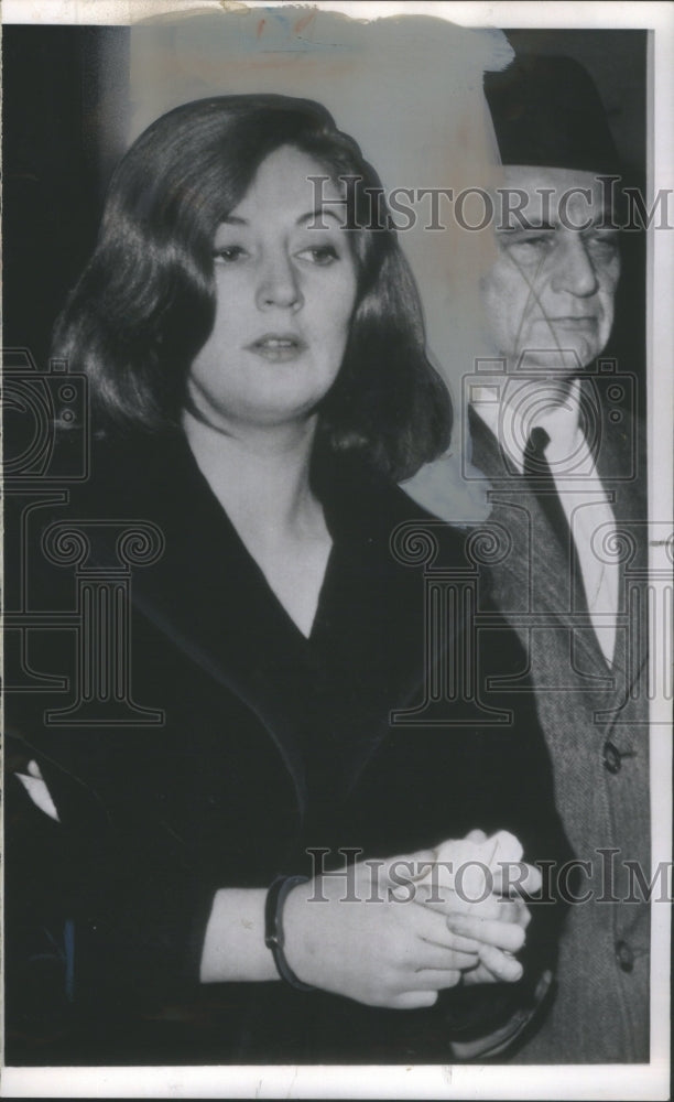 1965 Press Photo Michelle Ducles FBI hand Federal Agent - Historic Images