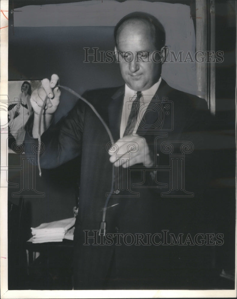 1966 Press Photo Detective Robert Dudah cord John Maloney- RSA66161 - Historic Images