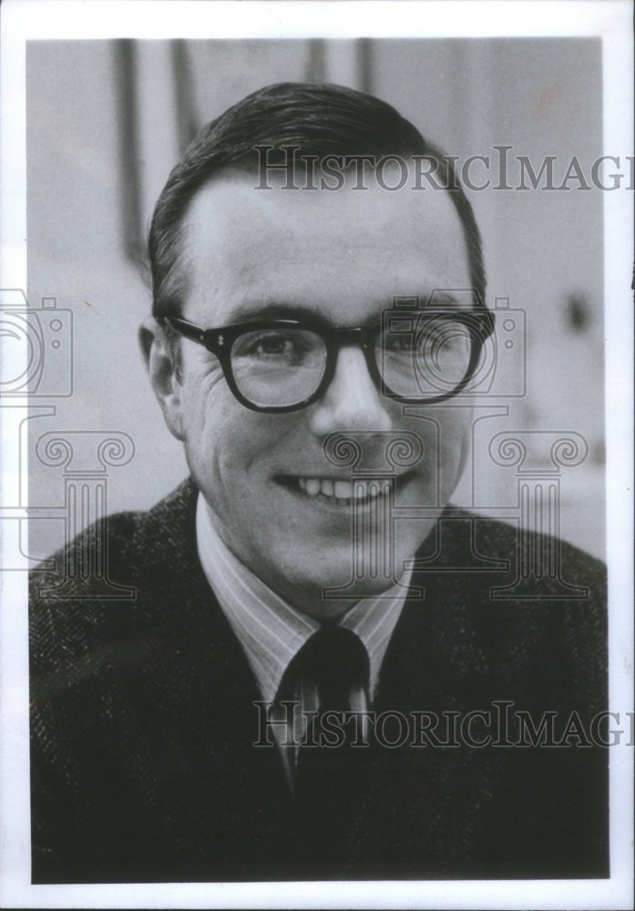 1968 Press Photo Robert Follett Director Follett Corp- RSA66327 - Historic Images