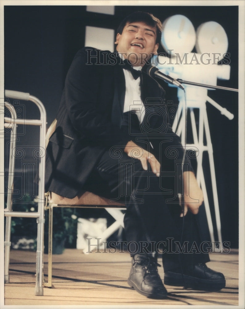 Press Photo Chris Fonseca Cooks Who&#39;s Laughing PBC special disabled comics - Historic Images