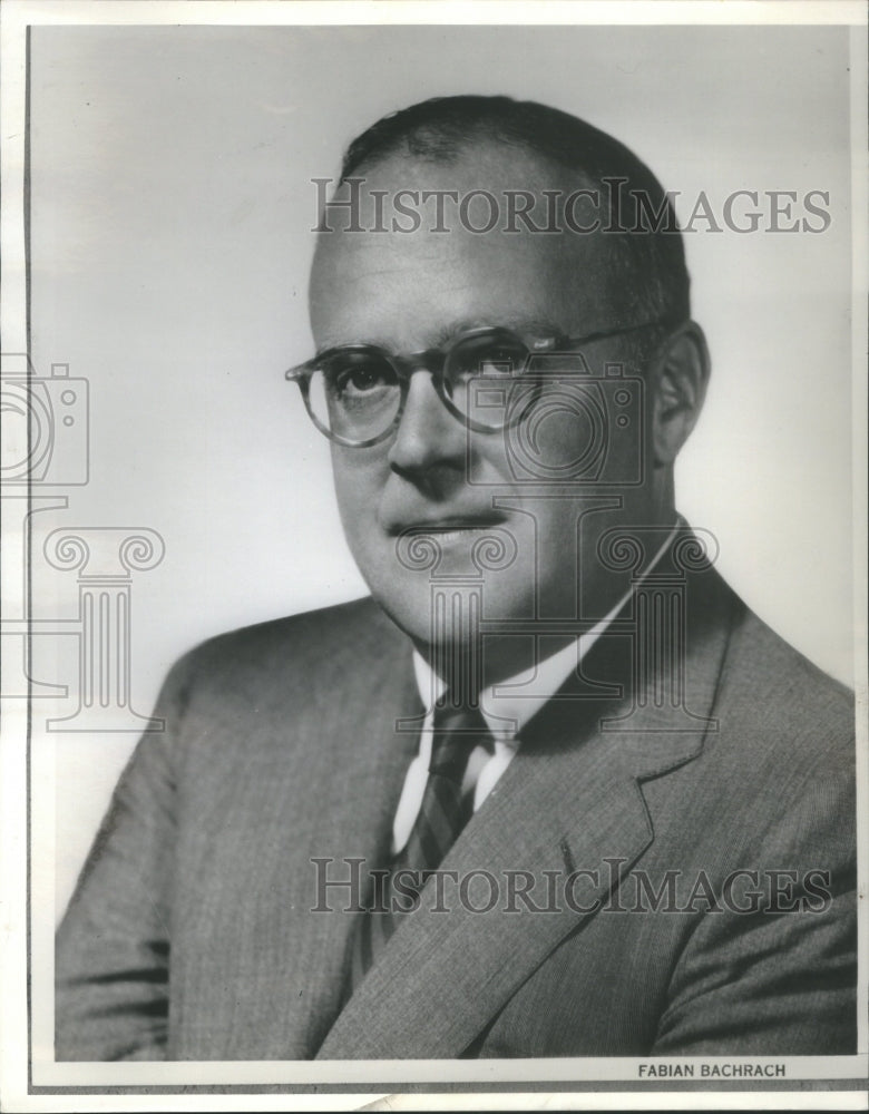 Press Photo A portrait of a man with glasses - Historic Images