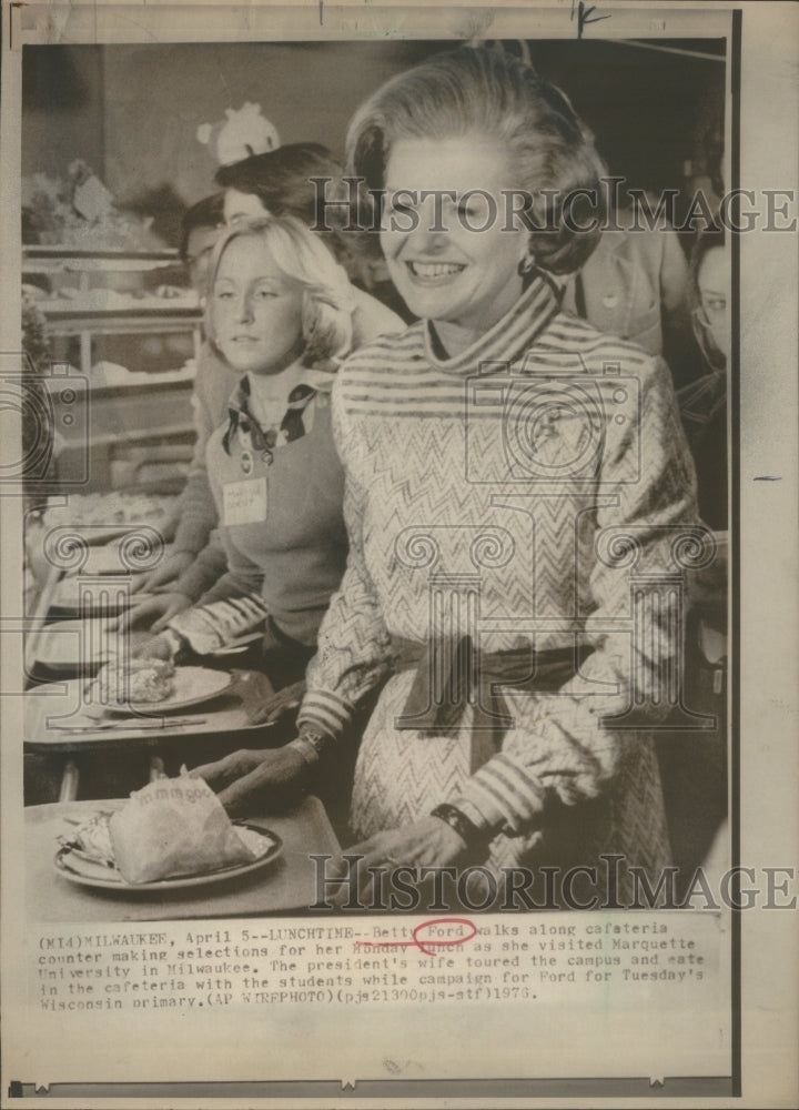 1976 Marquette Betty Milwaukee University Lunchtime - Historic Images