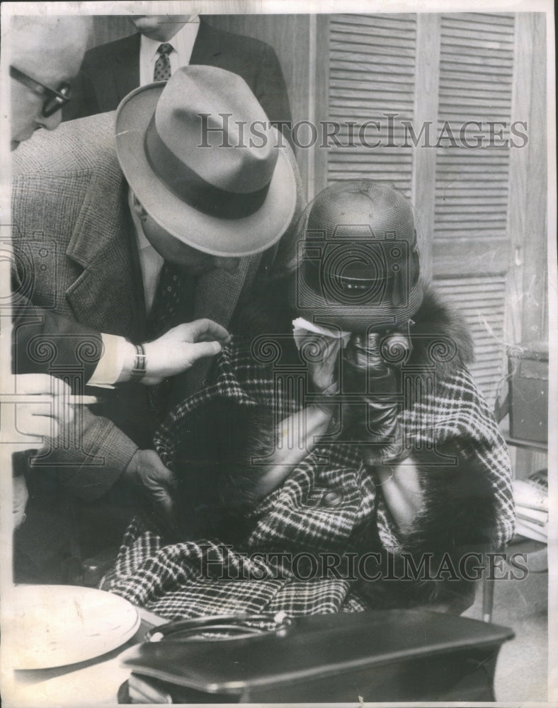 1963 Press Photo MRS. BENJAMIN F. LEWIS OFFICER WILLIAM B. WHITE - Historic Images